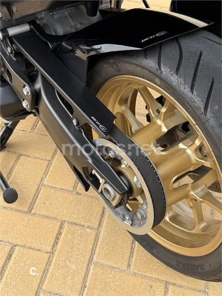 Yamaha TMAX – Vista 4