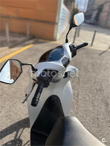 Honda SH125i – Vista 8