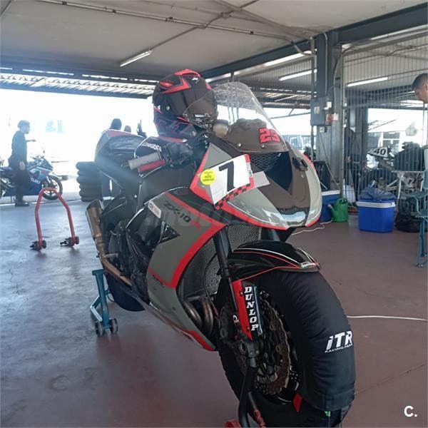 Kawasaki ZX 10R – Vista 2