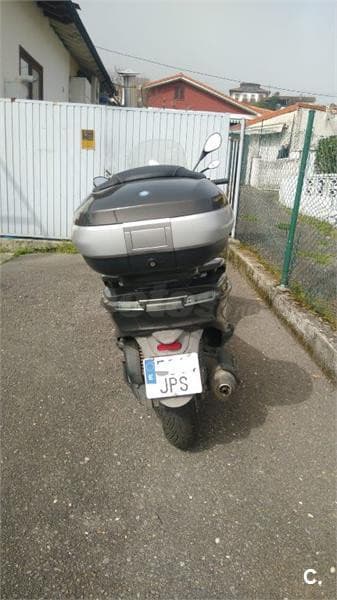 Piaggio X10 125 ie Executive – Vista 2