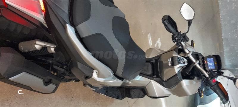 Honda ADV 350 – Vista 4