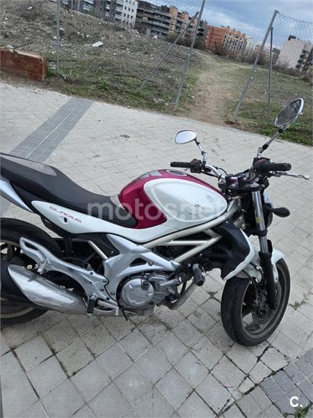 Suzuki Gladius 650 – Vista 2