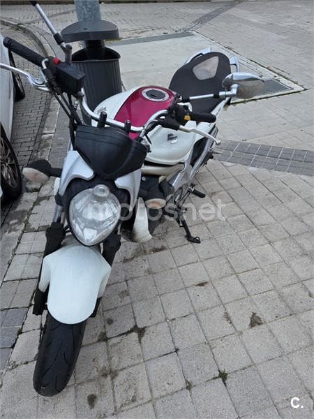 Suzuki Gladius 650 – Vista 4