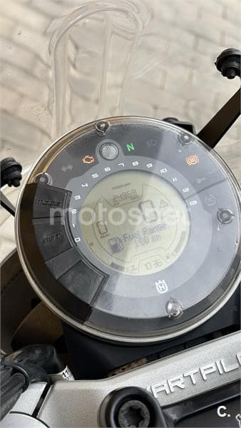 Husqvarna Svartpilen 401 3200 € 2019 Madrid - 9