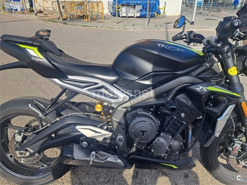Triumph Street Triple – Vista 1