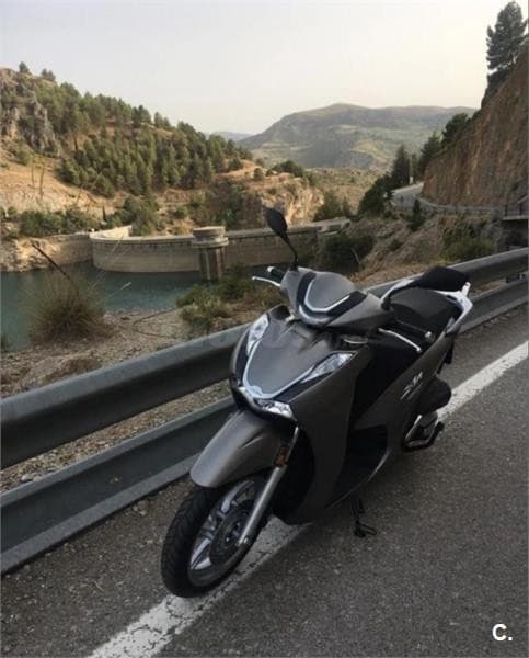 Honda Scoopy SH300i – Vista 1