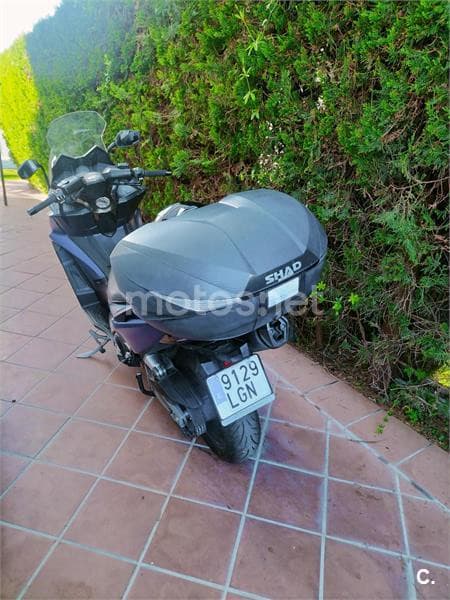 Kymco AK 550 – Vista 6