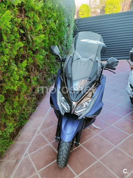 Kymco AK 550 – Vista 7