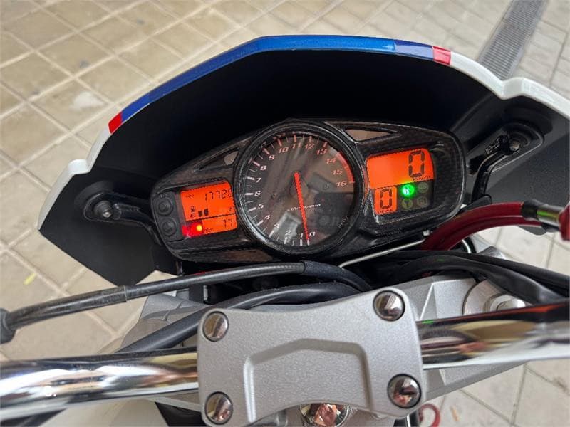 Suzuki GSR 600 – Vista 10