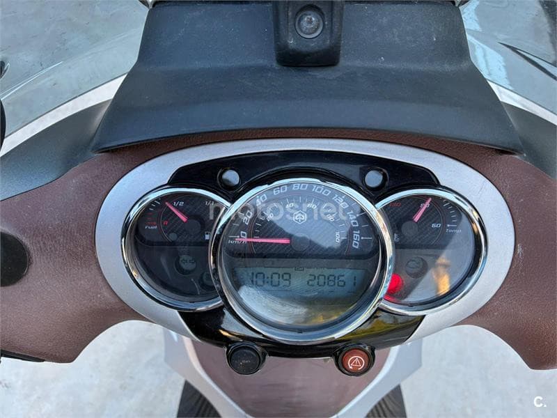 Piaggio Beverly – Vista 2