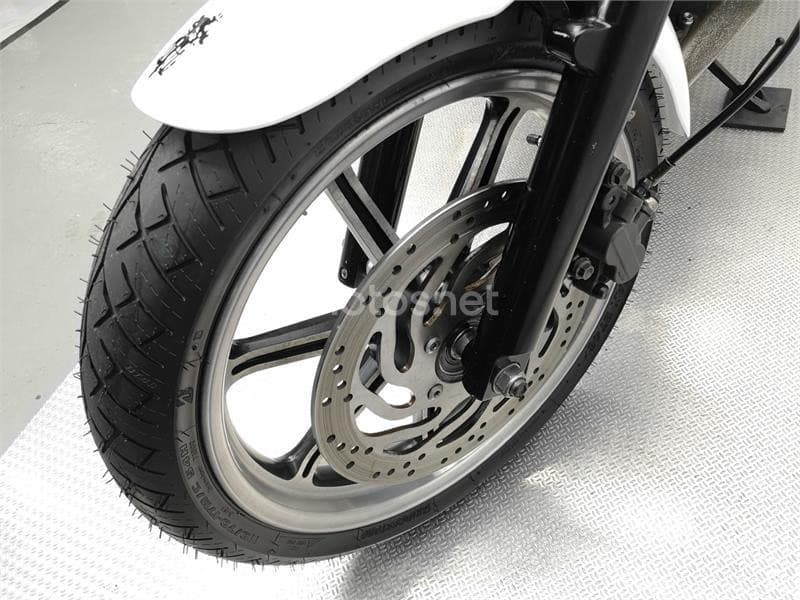 Triumph Bonneville T100 – Vista 6