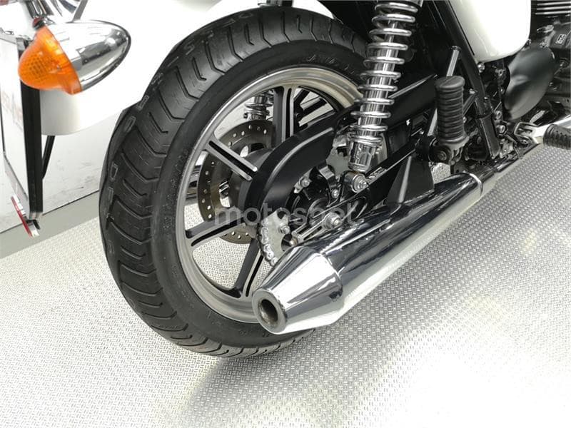 Triumph Bonneville T100 – Vista 7