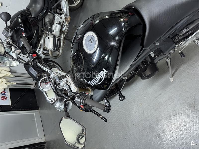 Triumph Street Triple – Vista 9
