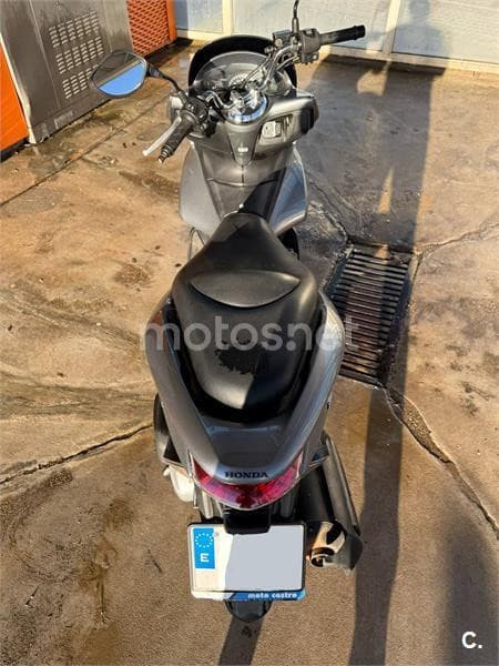 Honda PCX 125 – Vista 4