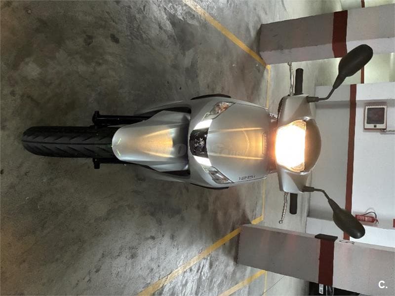Peugeot TWEET 125 i 1250 € 2018 Valencia - 3