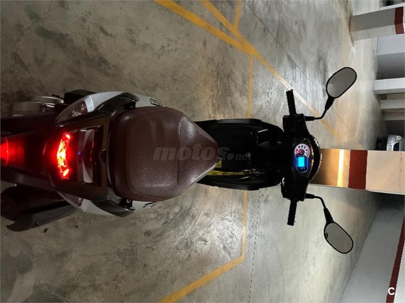 Peugeot TWEET 125 i 1250 € 2018 Valencia - 4