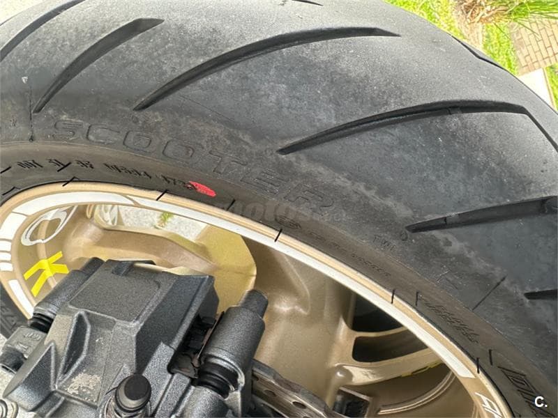 Kymco AK 550 – Vista 4