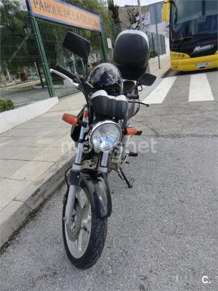 Honda CB 250 F – Vista 1