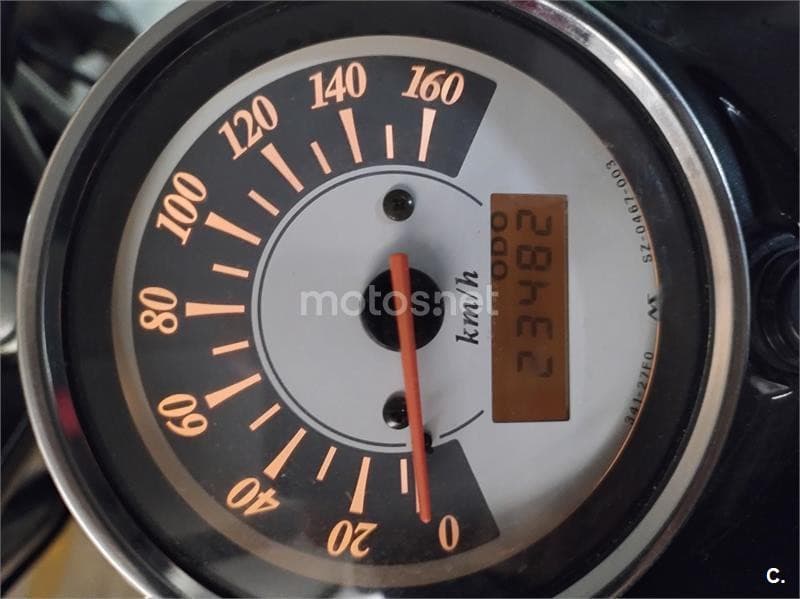 Suzuki Intruder 250 – Vista 9