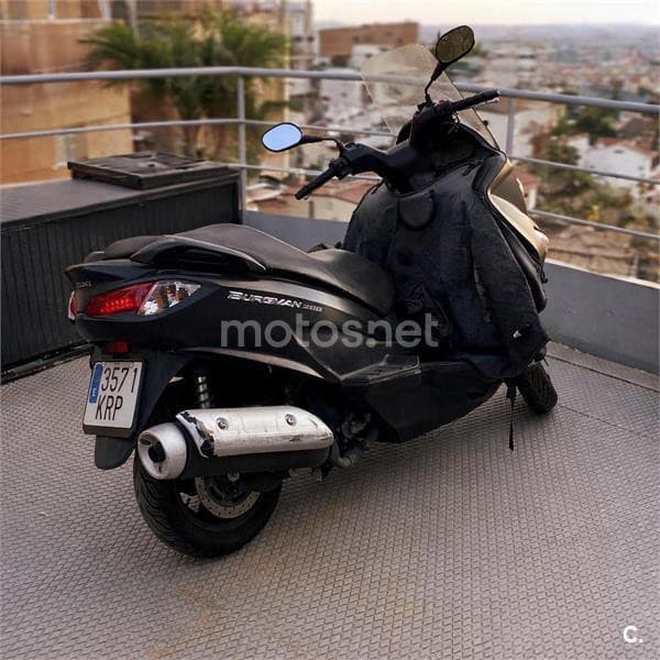 Suzuki BURGMAN 200 – Vista 1