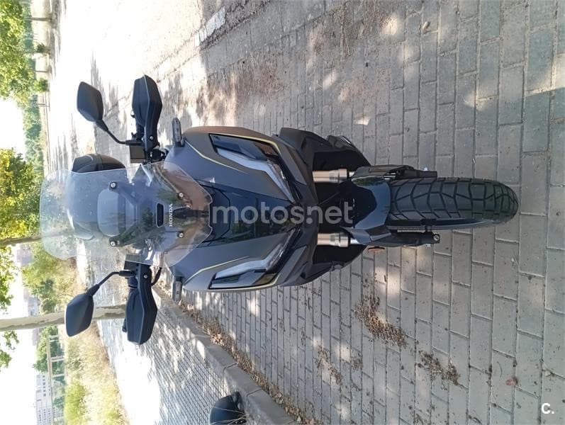 Honda ADV 350 – Vista 4