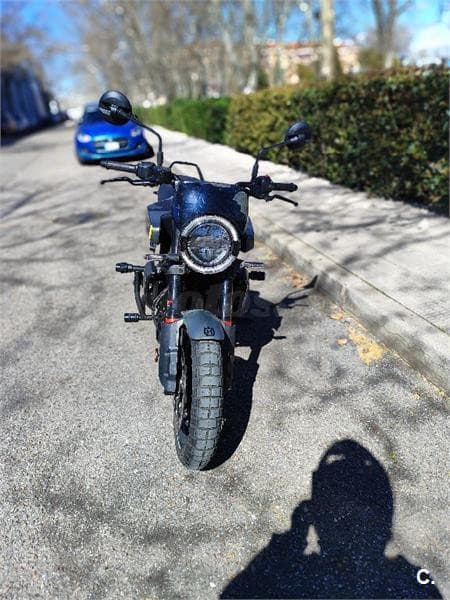 Husqvarna Svartpilen 401 – Vista 4