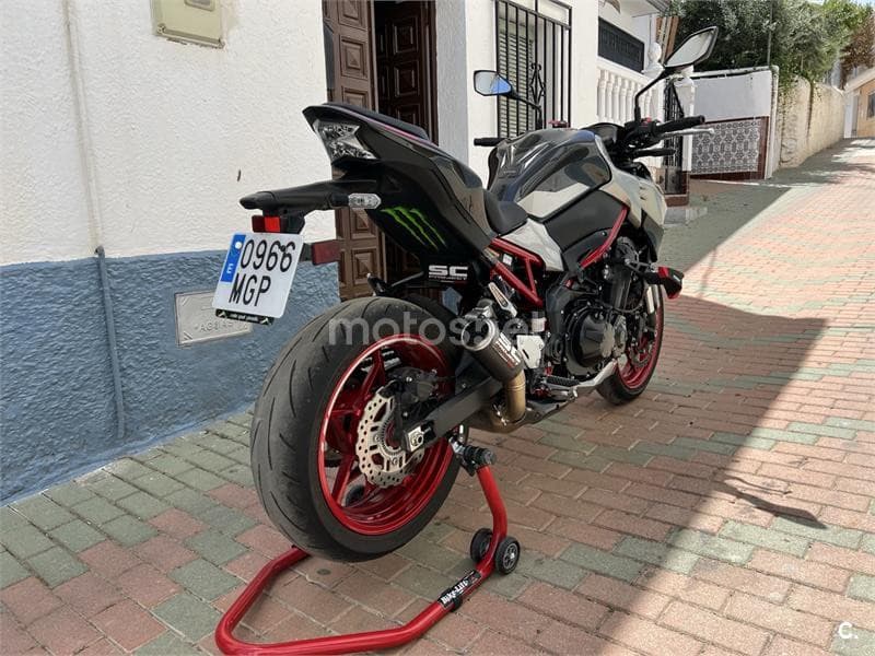 Kawasaki Z 900 – Vista 2