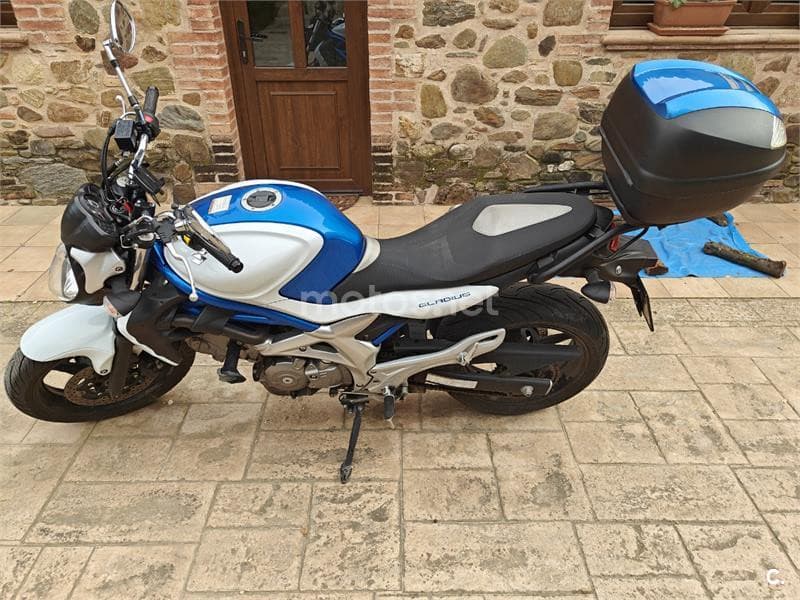 Suzuki Gladius 650 – Vista 4