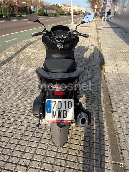 Honda PCX 125 – Vista 4