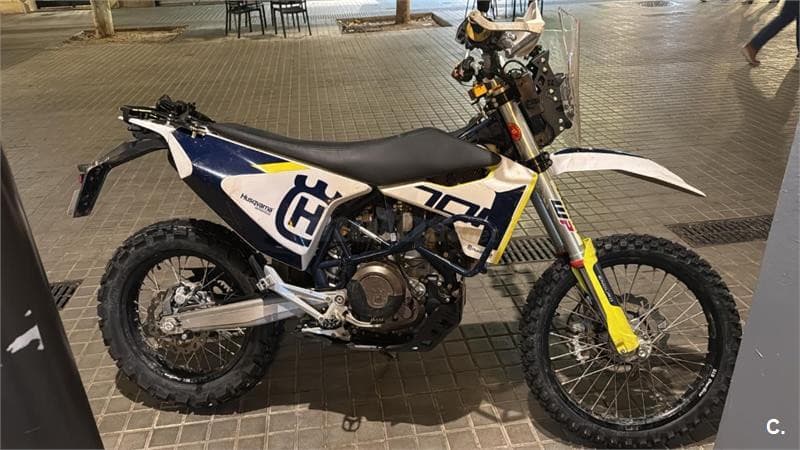 Husqvarna 701 Enduro – Vista 3