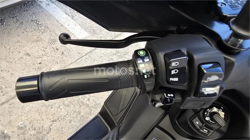 Yamaha XMAX 300 – Vista 6