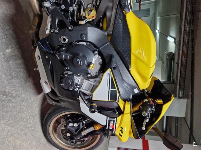 Yamaha YZF R1 – Vista 5