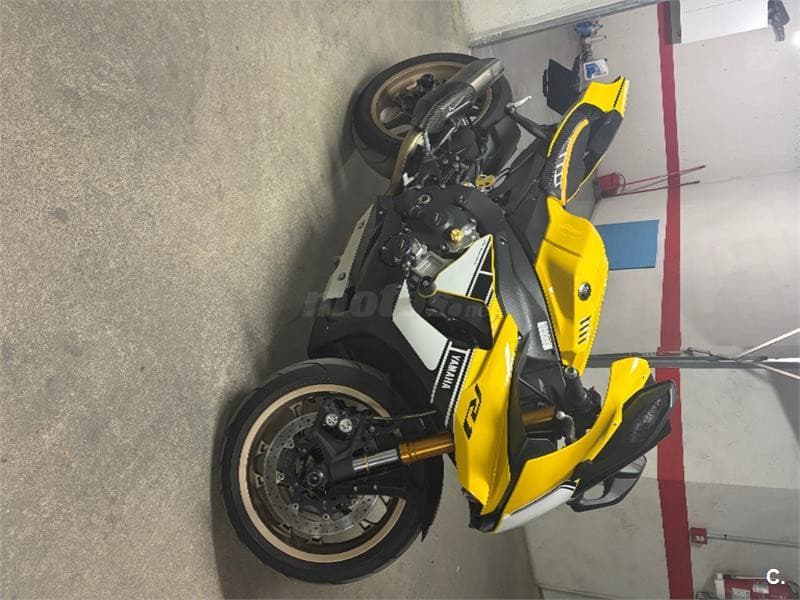 Yamaha YZF R1 – Vista 9