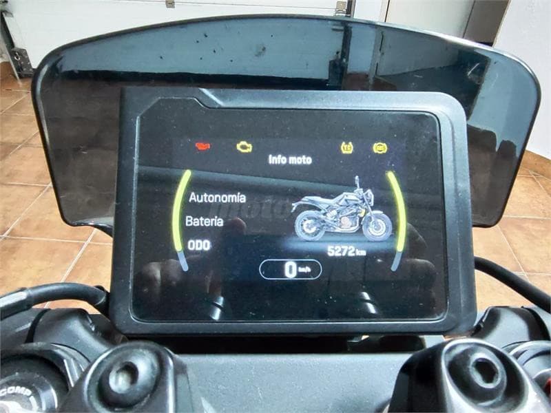 Husqvarna Svartpilen 401 – Vista 1