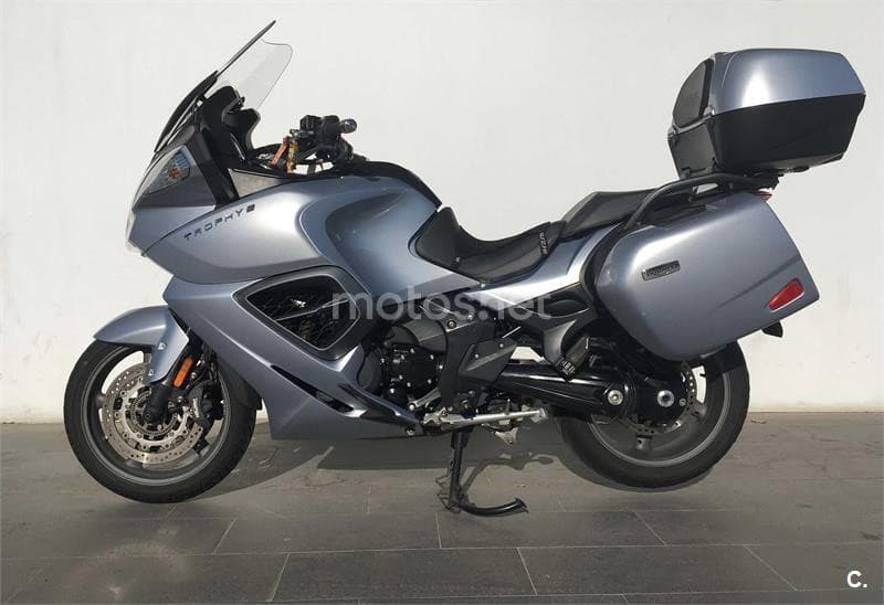 Triumph Trophy SE 6900 € 2014 Granada - 1