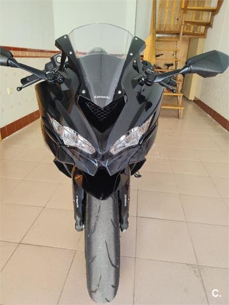 Kawasaki ZX 4R – Vista 1