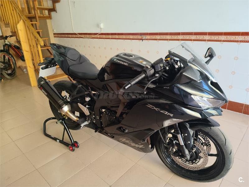 Kawasaki ZX 4R – Vista 2