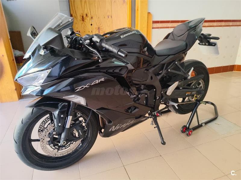 Kawasaki ZX 4R – Vista 3