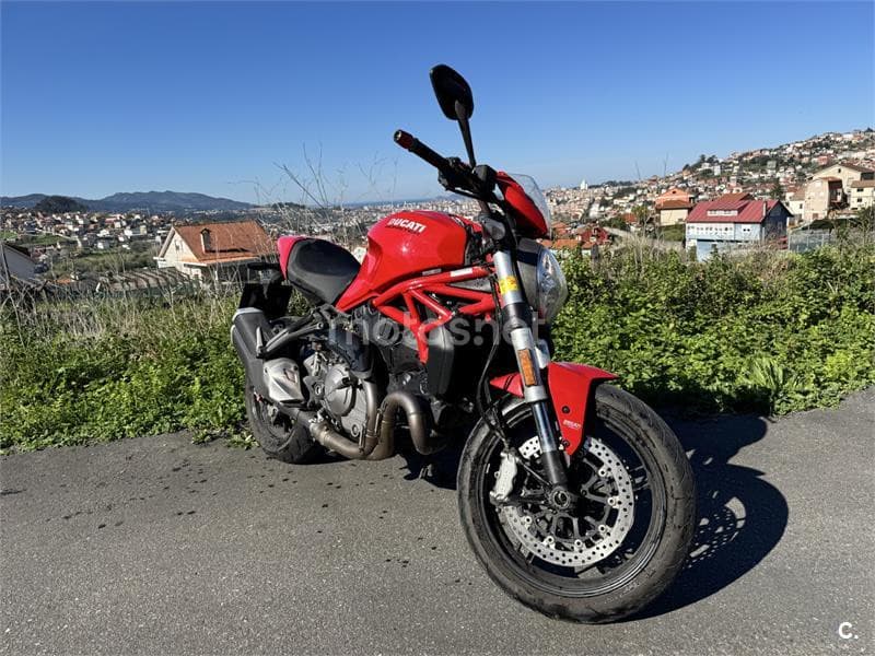 Ducati Monster 821 – Vista 2