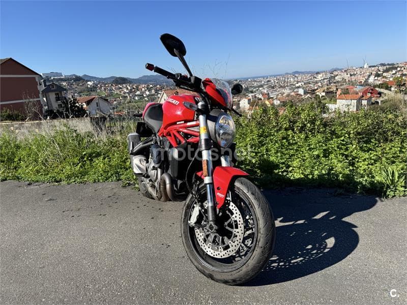 Ducati Monster 821 – Vista 3
