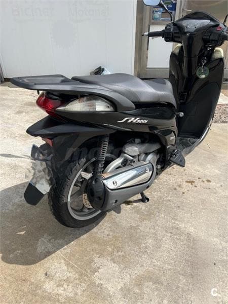 Honda SCOOPY SH300i ABS TopBox – Vista 2