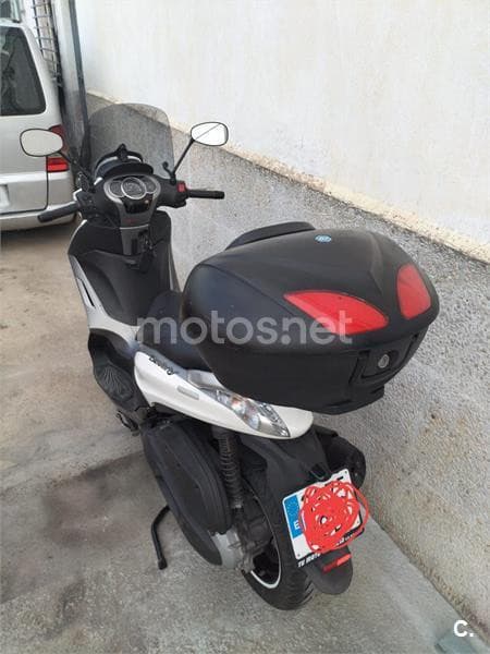 Piaggio Beverly – Vista 2