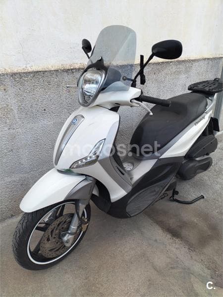 Piaggio Beverly – Vista 4