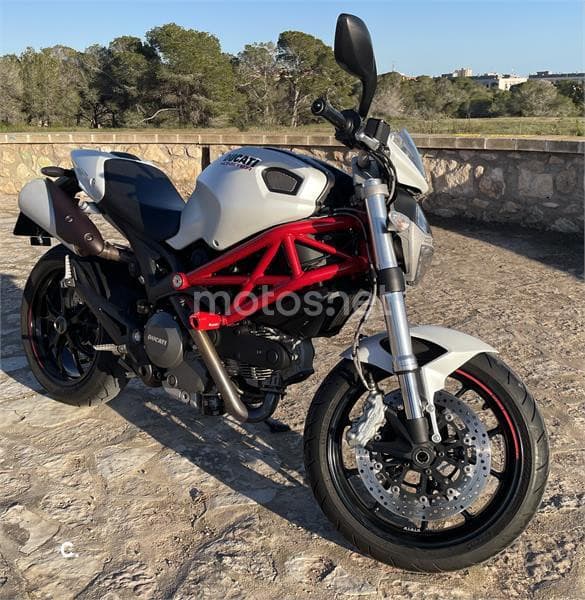 Ducati Monster 796 ABS – Vista 2