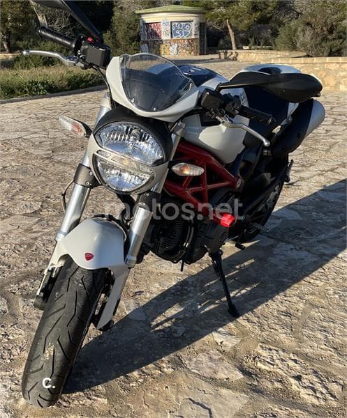 Ducati Monster 796 ABS – Vista 3