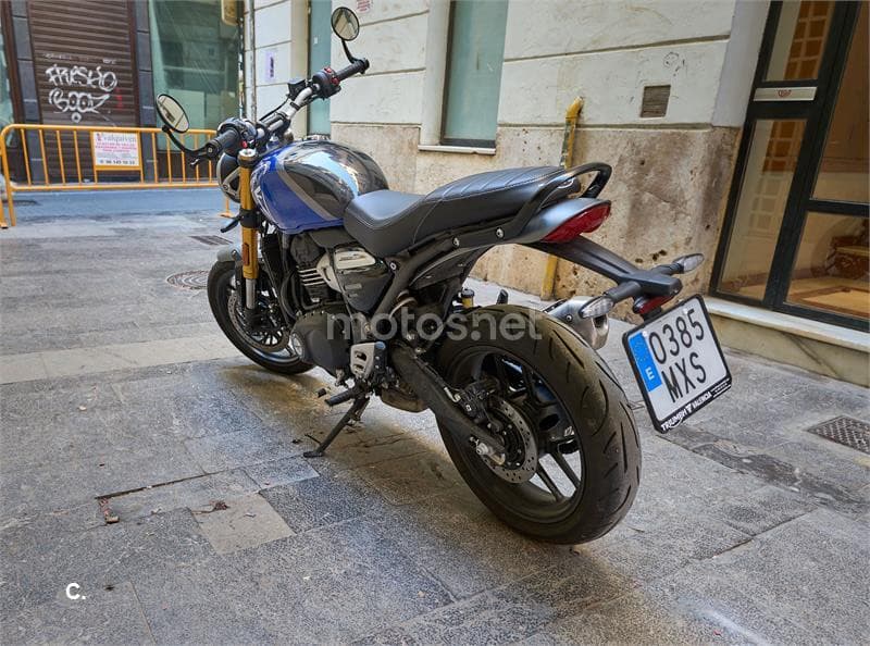 Triumph Speed 400 – Vista 3