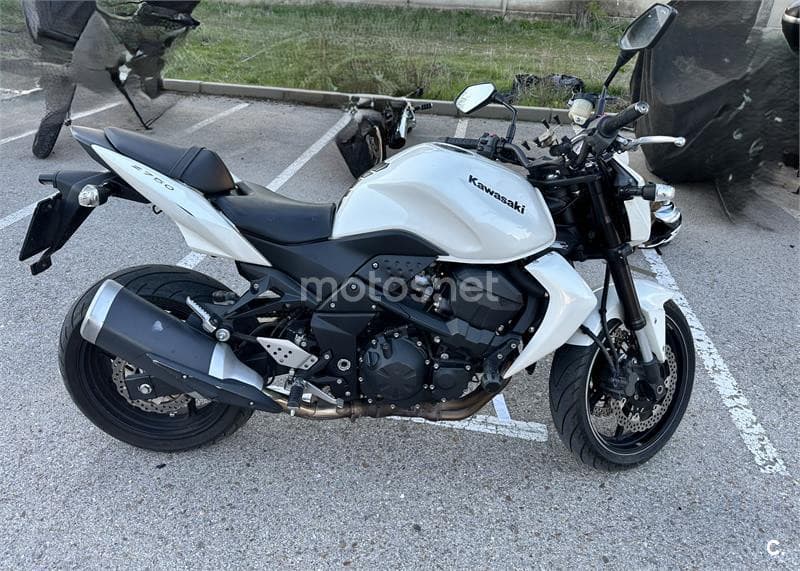 Kawasaki Z 750R – Vista 3
