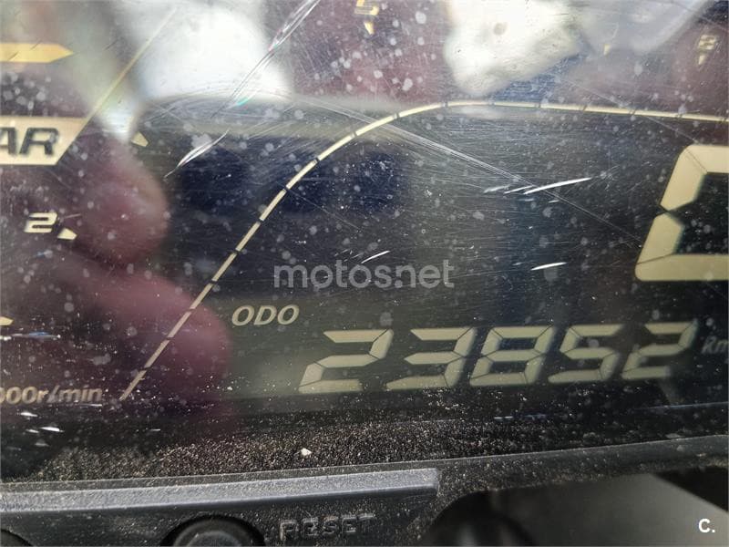 Yamaha YZF R 125 – Vista 4