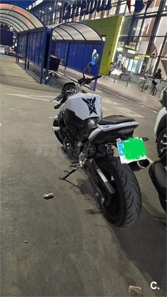 Suzuki GSR 750 – Vista 3