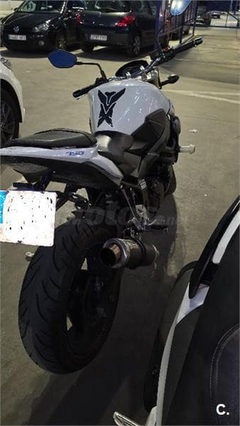 Suzuki GSR 750 – Vista 4